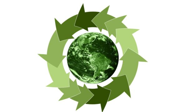 Grønn klode med piler som indikerer resirkulering